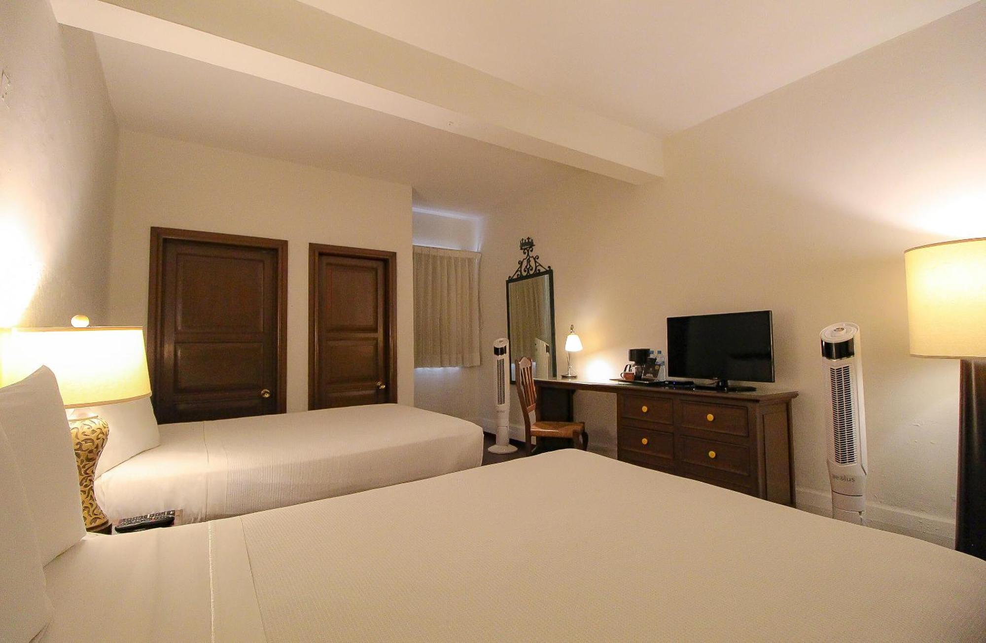 Hotel Casino Morelia Bagian luar foto