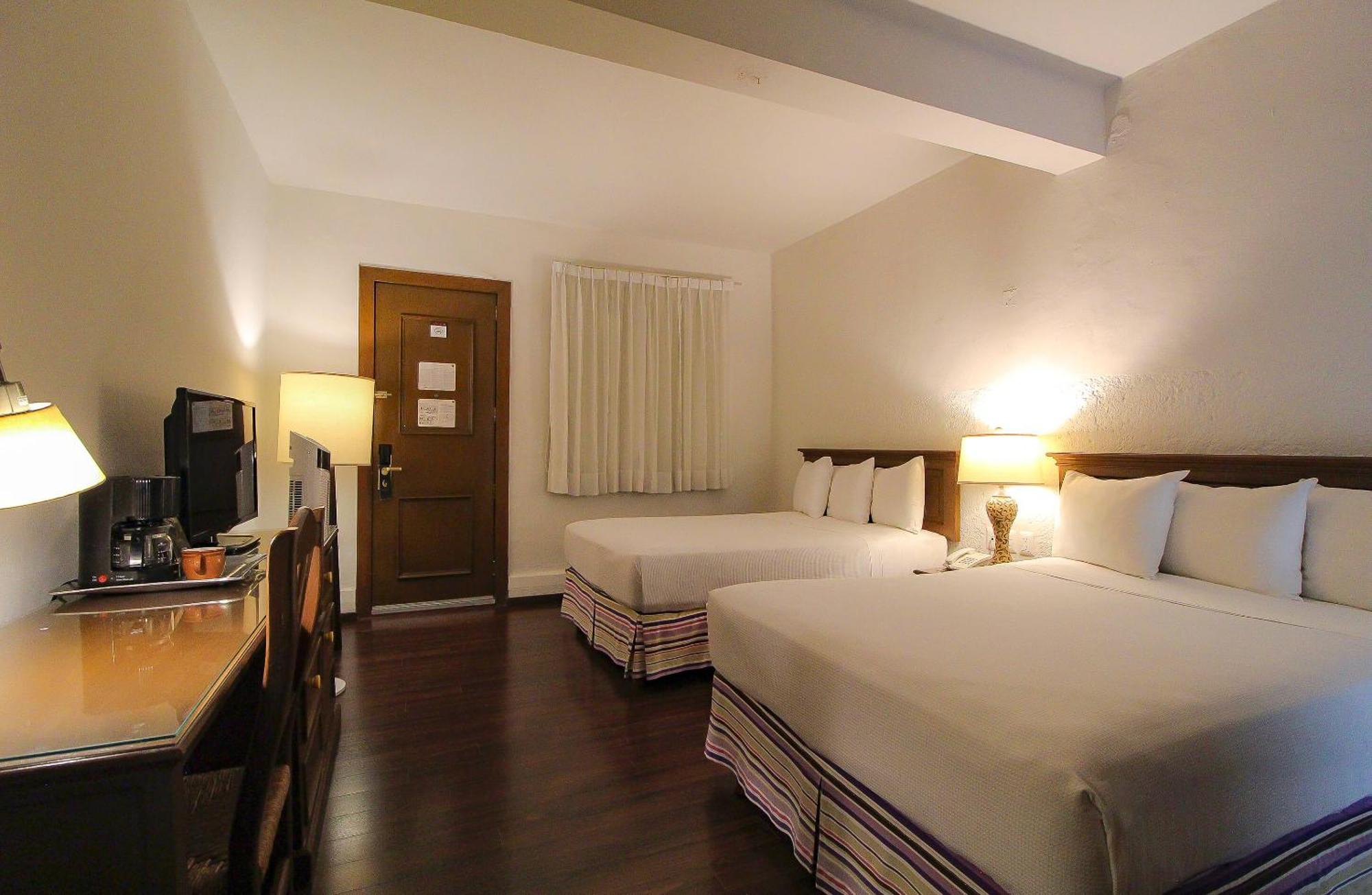 Hotel Casino Morelia Bagian luar foto